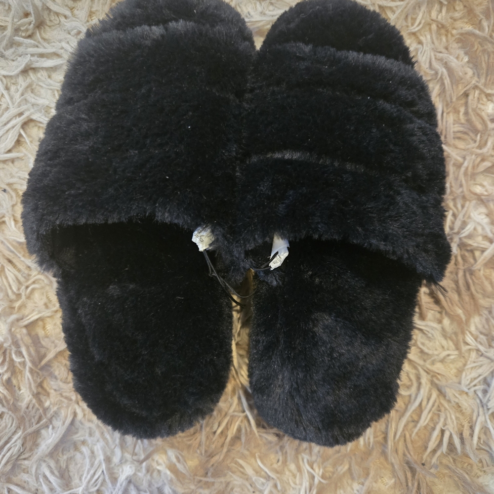 Cozy Black Fuzzy Slipperseize 13/1 Kids